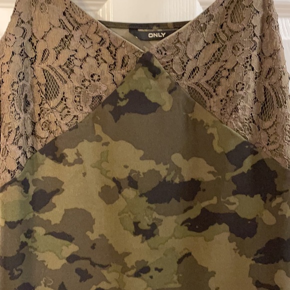 Only size 34 woman’s cami style dress - Picture 2 of 5